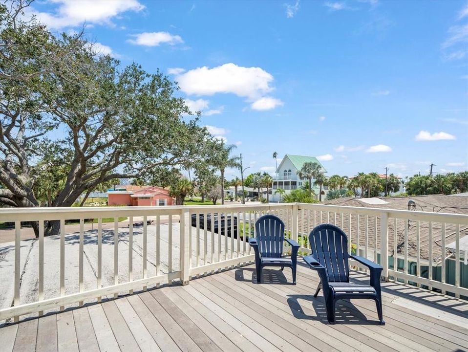 For Sale: $900,000 (3 beds, 2 baths, 2352 Square Feet)