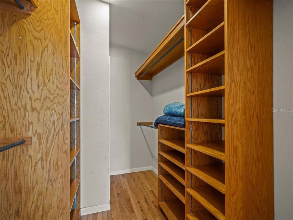 For Sale: $900,000 (3 beds, 2 baths, 2352 Square Feet)