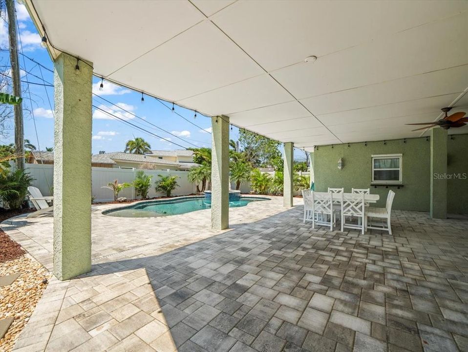 For Sale: $900,000 (3 beds, 2 baths, 2352 Square Feet)