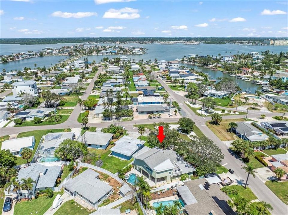 For Sale: $900,000 (3 beds, 2 baths, 2352 Square Feet)