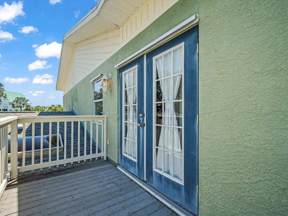 For Sale: $900,000 (3 beds, 2 baths, 2352 Square Feet)