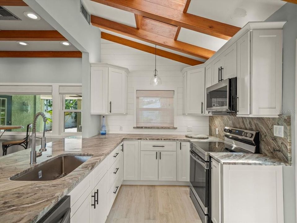 For Sale: $900,000 (3 beds, 2 baths, 2352 Square Feet)