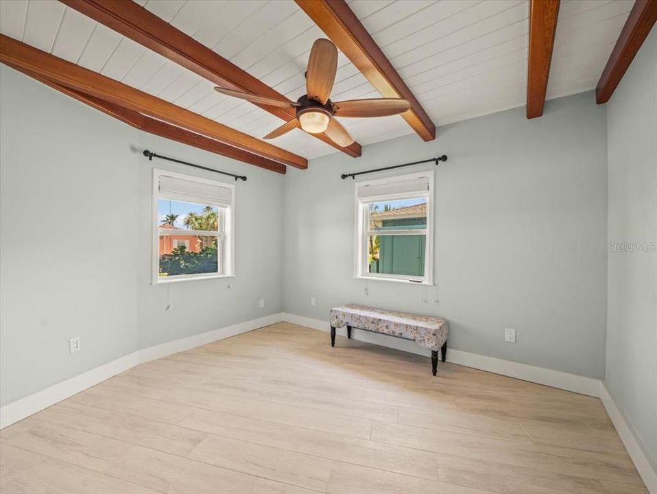 For Sale: $900,000 (3 beds, 2 baths, 2352 Square Feet)