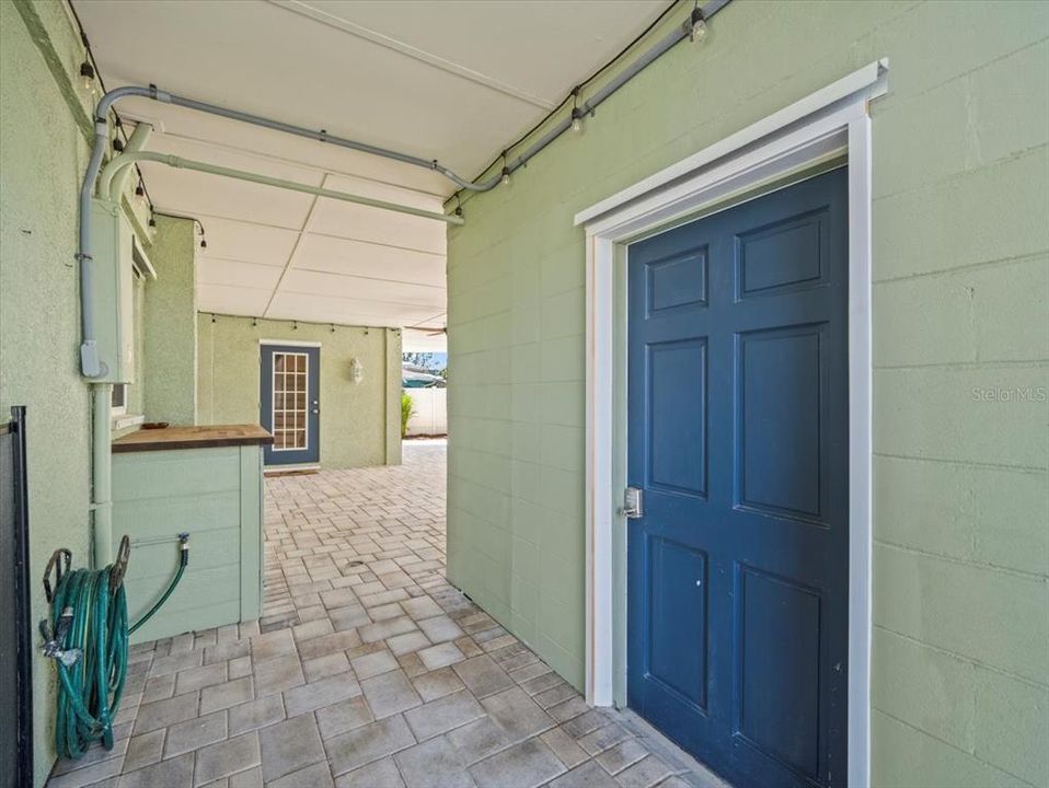 For Sale: $900,000 (3 beds, 2 baths, 2352 Square Feet)