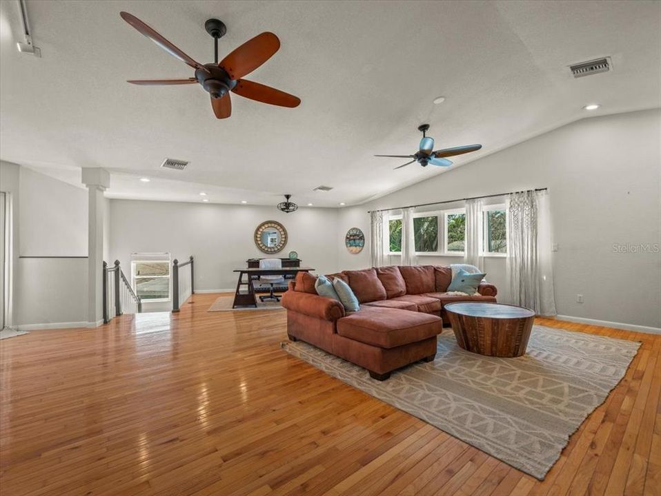 For Sale: $900,000 (3 beds, 2 baths, 2352 Square Feet)