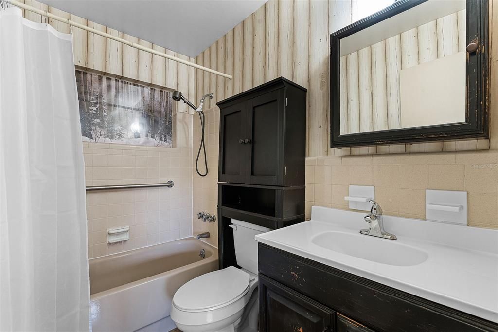 Active With Contract: $310,000 (3 beds, 2 baths, 1690 Square Feet)