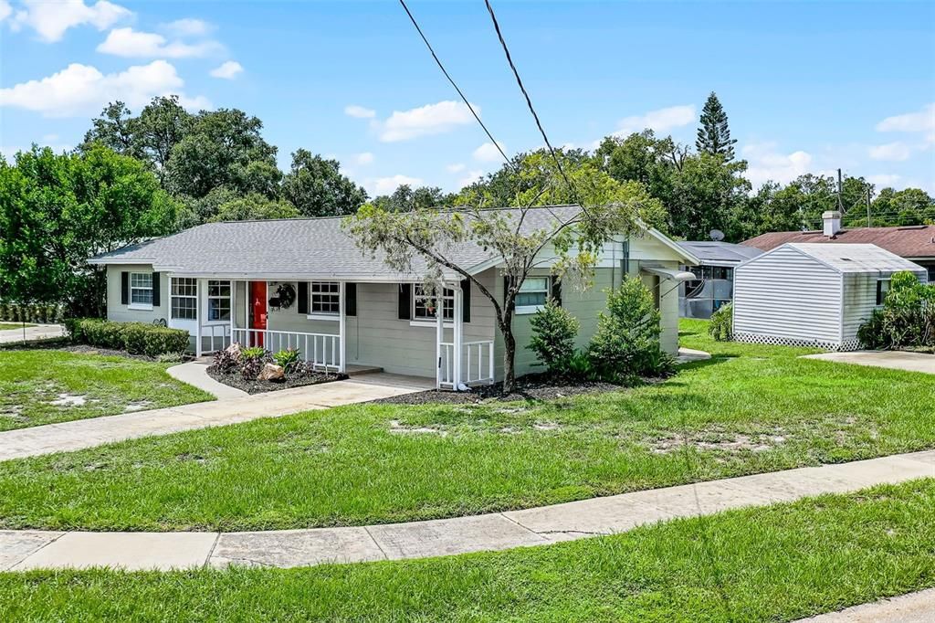 Active With Contract: $310,000 (3 beds, 2 baths, 1690 Square Feet)