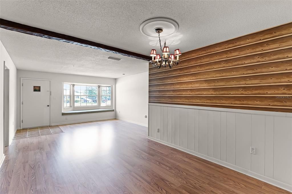 Active With Contract: $310,000 (3 beds, 2 baths, 1690 Square Feet)