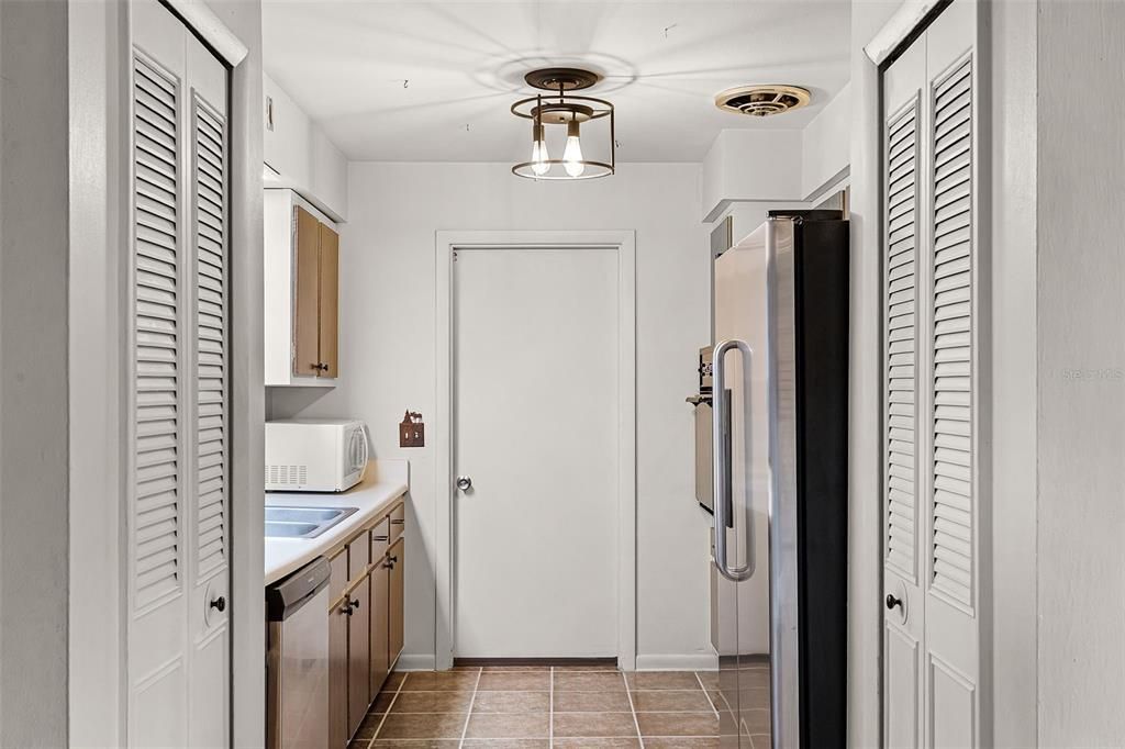 Active With Contract: $310,000 (3 beds, 2 baths, 1690 Square Feet)