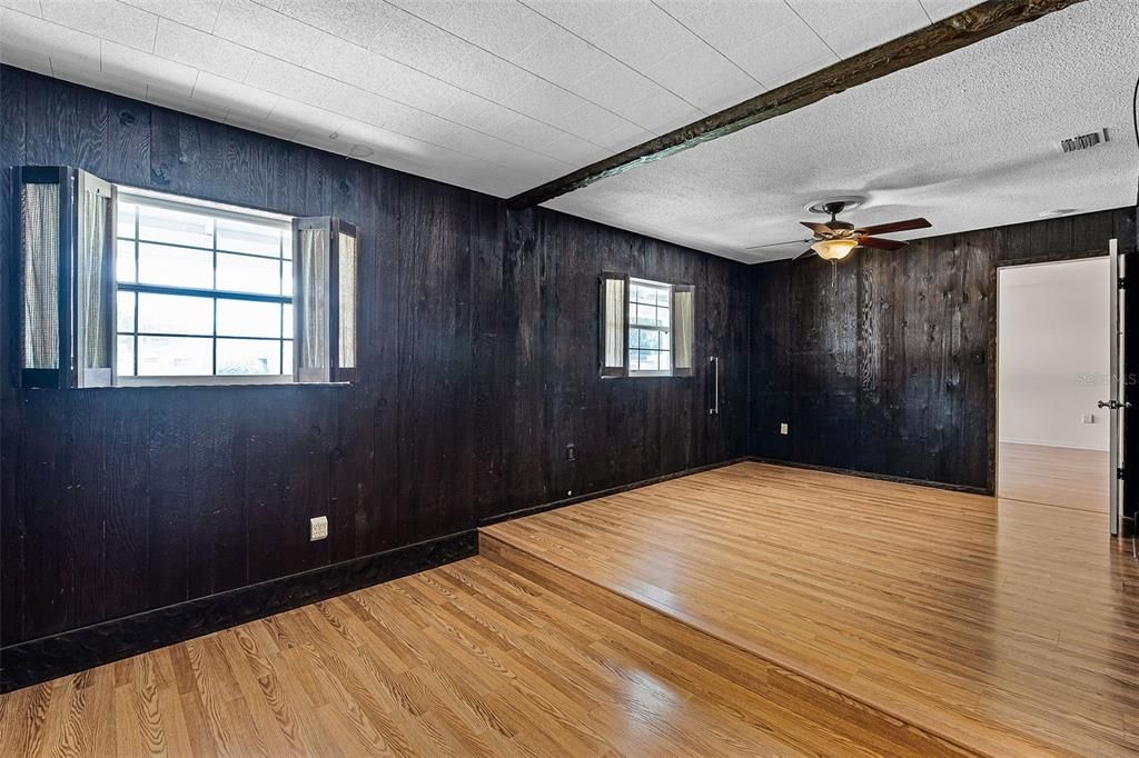 Active With Contract: $310,000 (3 beds, 2 baths, 1690 Square Feet)