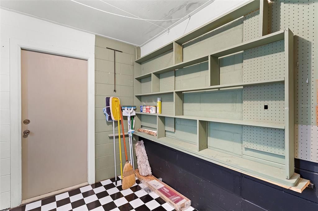 Active With Contract: $310,000 (3 beds, 2 baths, 1690 Square Feet)