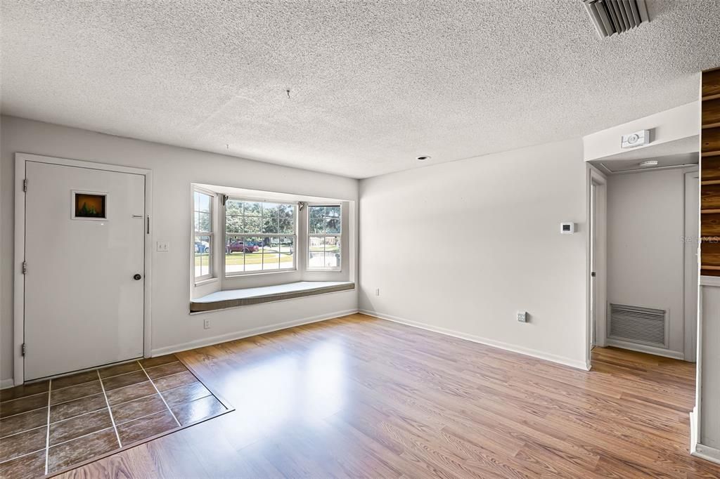 Active With Contract: $310,000 (3 beds, 2 baths, 1690 Square Feet)