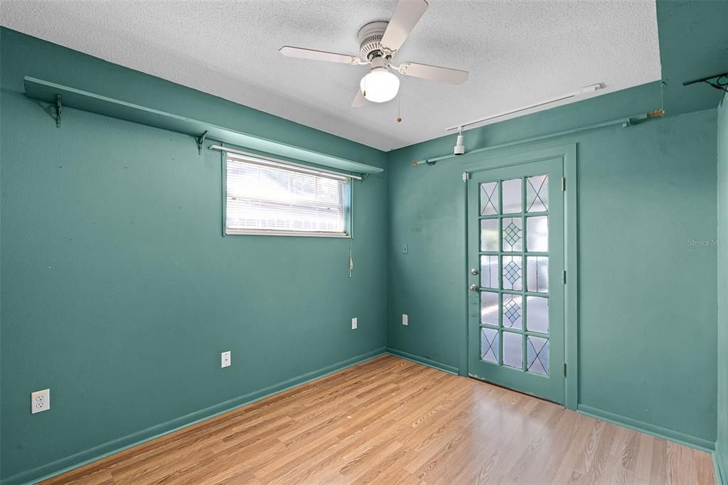 Active With Contract: $310,000 (3 beds, 2 baths, 1690 Square Feet)