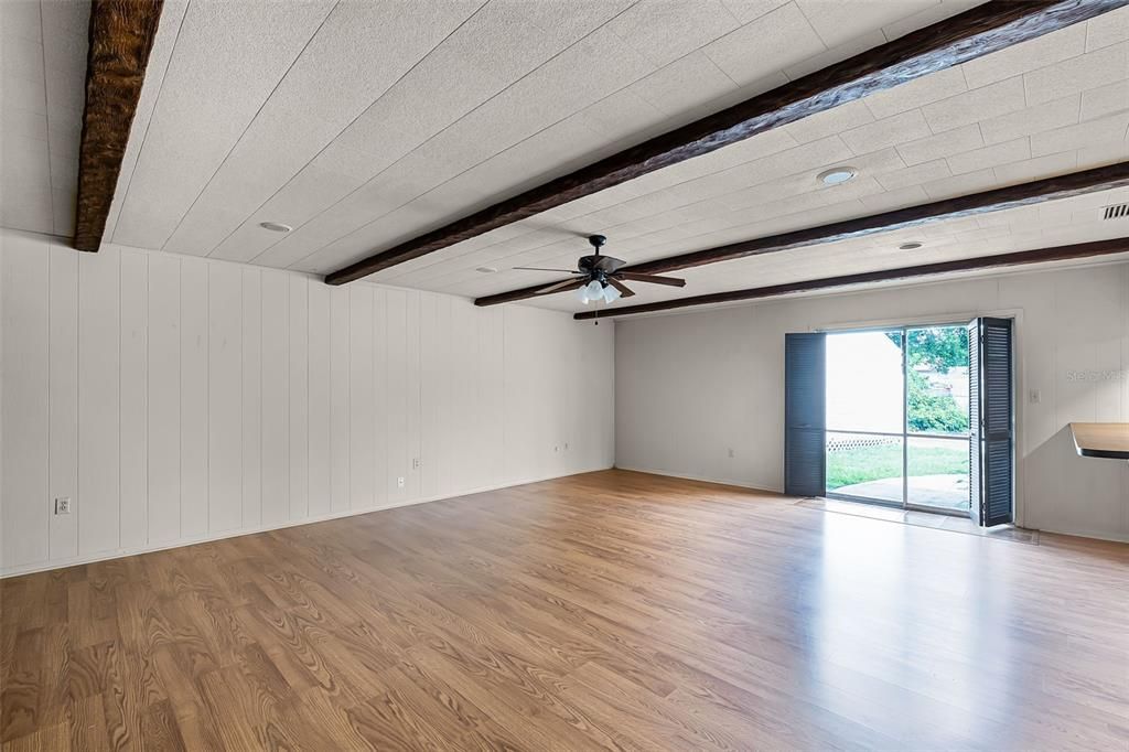 Active With Contract: $310,000 (3 beds, 2 baths, 1690 Square Feet)