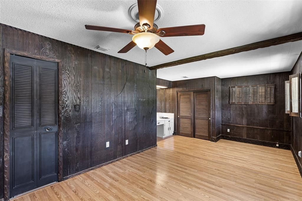 Active With Contract: $310,000 (3 beds, 2 baths, 1690 Square Feet)