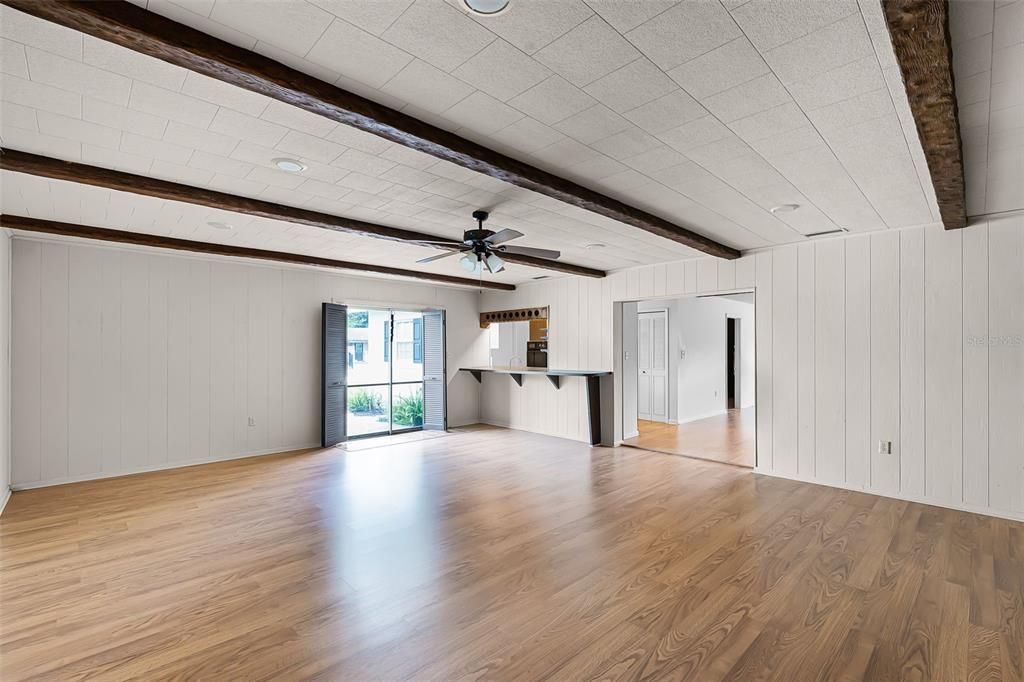 Active With Contract: $310,000 (3 beds, 2 baths, 1690 Square Feet)