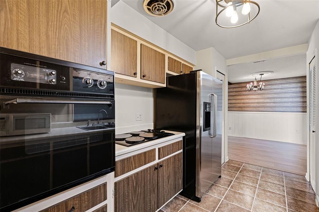 Active With Contract: $310,000 (3 beds, 2 baths, 1690 Square Feet)