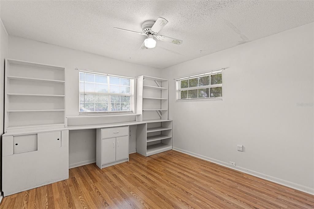 Active With Contract: $310,000 (3 beds, 2 baths, 1690 Square Feet)