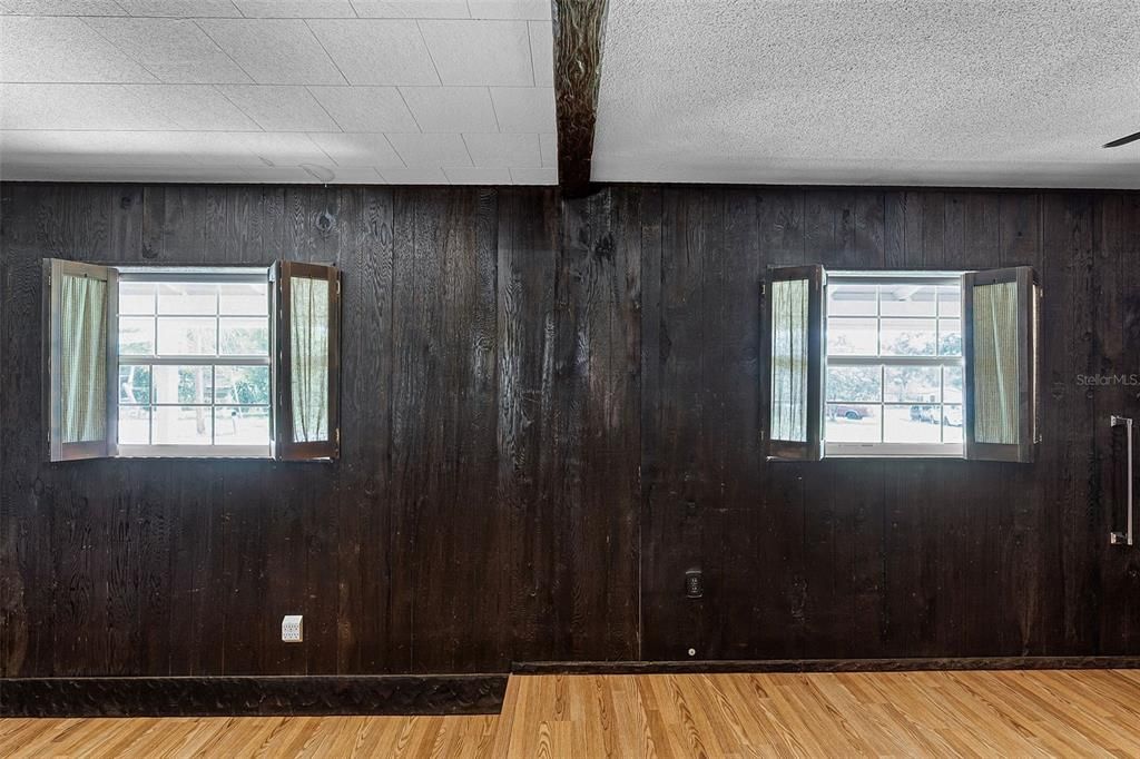 Active With Contract: $310,000 (3 beds, 2 baths, 1690 Square Feet)