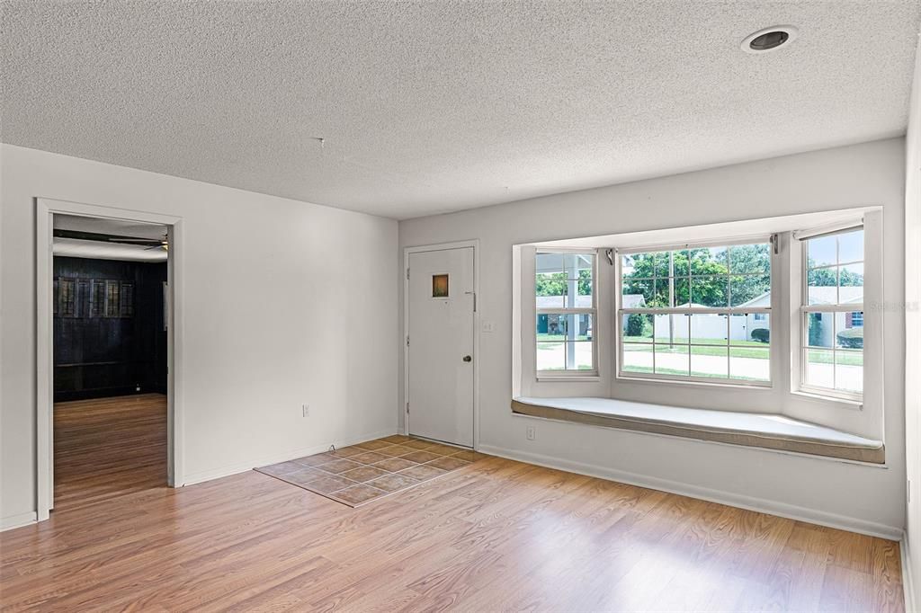 Active With Contract: $310,000 (3 beds, 2 baths, 1690 Square Feet)