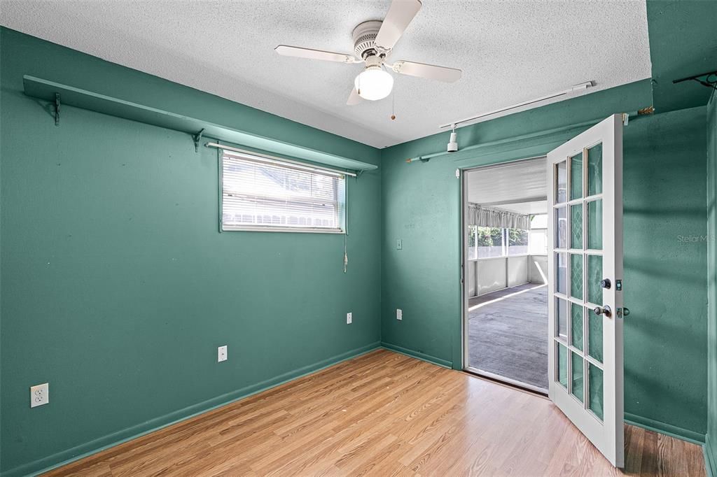 Active With Contract: $310,000 (3 beds, 2 baths, 1690 Square Feet)