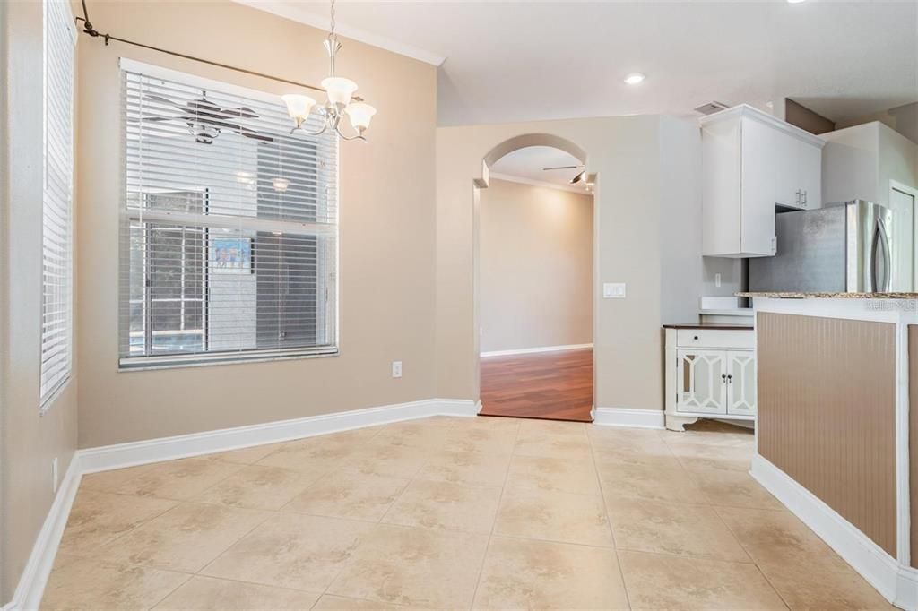 合同活跃: $2,900 (4 贝兹, 3 浴室, 2472 平方英尺)