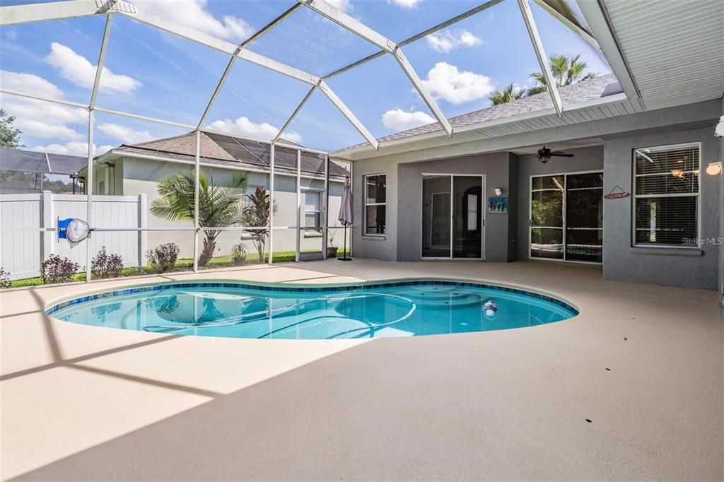 合同活跃: $2,900 (4 贝兹, 3 浴室, 2472 平方英尺)