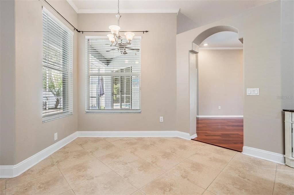 合同活跃: $2,900 (4 贝兹, 3 浴室, 2472 平方英尺)