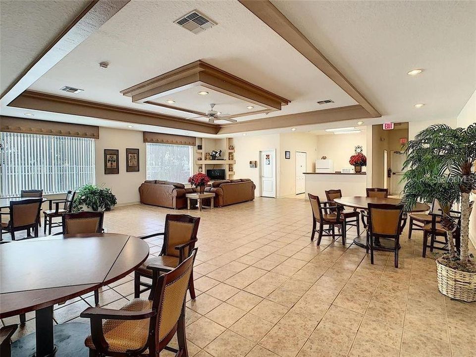 合同活跃: $2,900 (4 贝兹, 3 浴室, 2472 平方英尺)