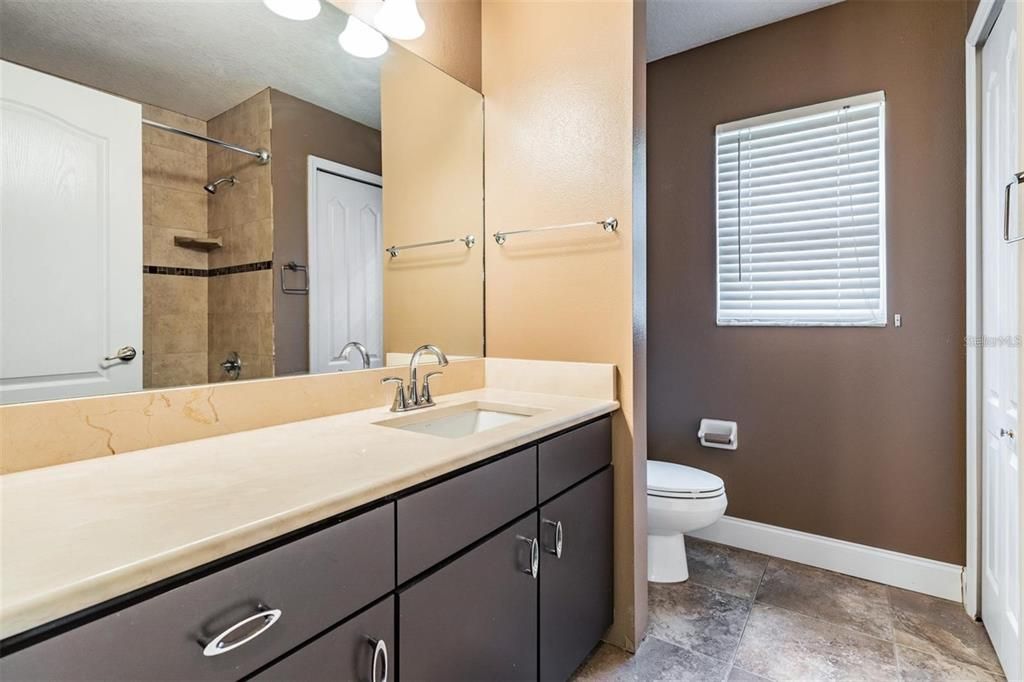 合同活跃: $2,900 (4 贝兹, 3 浴室, 2472 平方英尺)