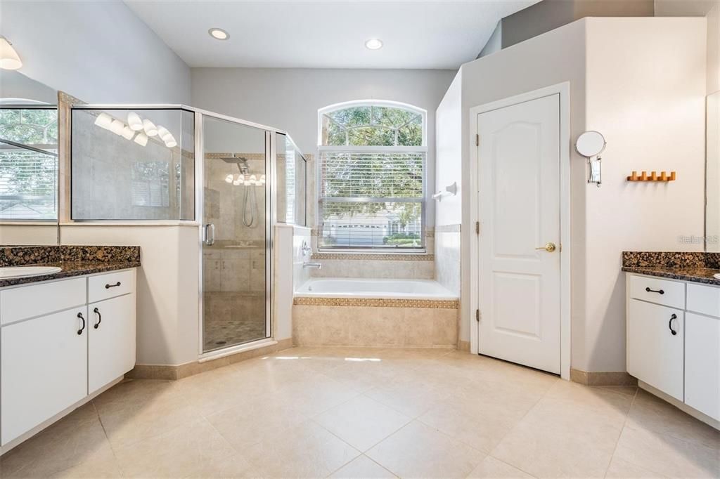 合同活跃: $2,900 (4 贝兹, 3 浴室, 2472 平方英尺)