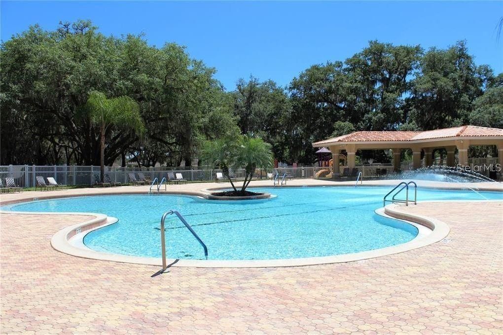 合同活跃: $2,900 (4 贝兹, 3 浴室, 2472 平方英尺)