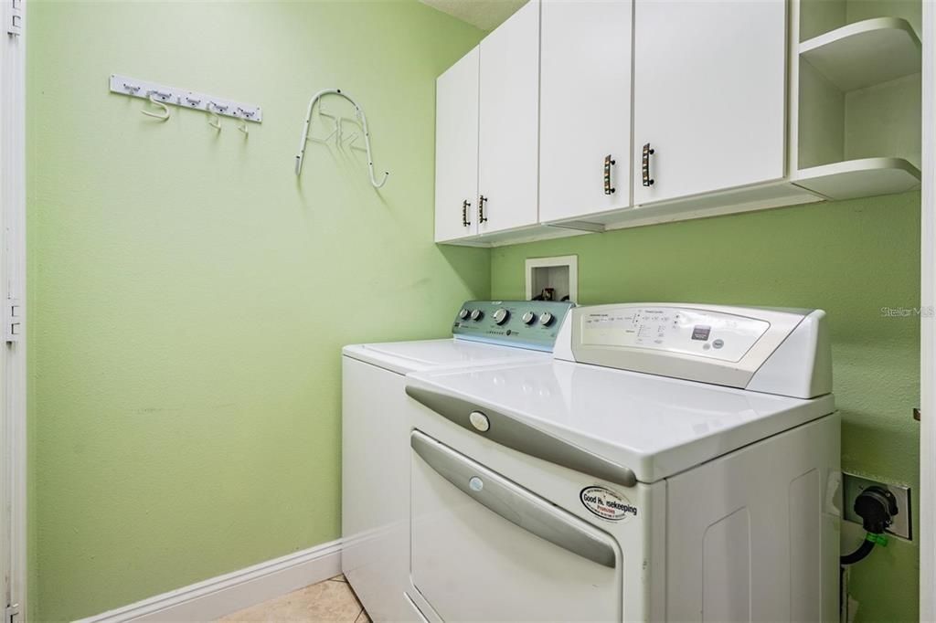 合同活跃: $2,900 (4 贝兹, 3 浴室, 2472 平方英尺)