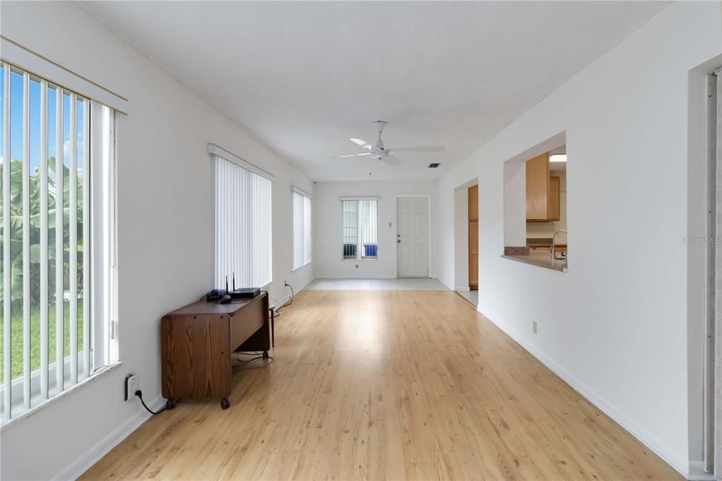 待售: $410,000 (2 贝兹, 2 浴室, 1587 平方英尺)