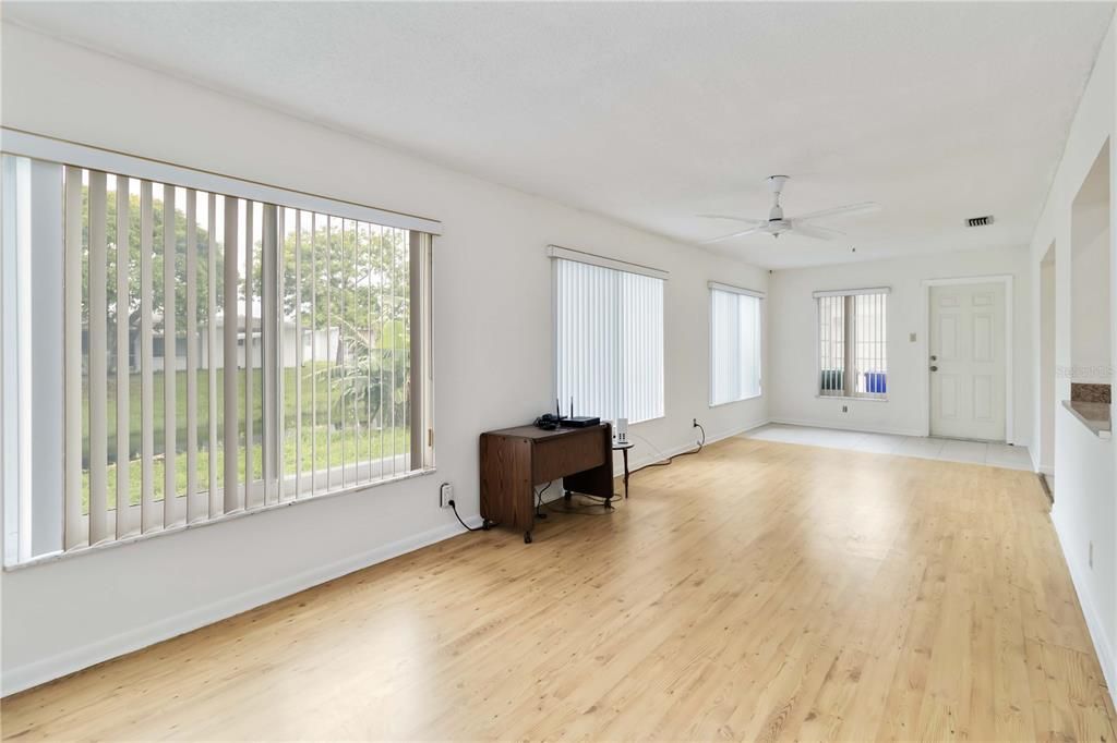 待售: $410,000 (2 贝兹, 2 浴室, 1587 平方英尺)