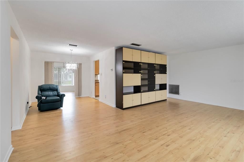 待售: $410,000 (2 贝兹, 2 浴室, 1587 平方英尺)