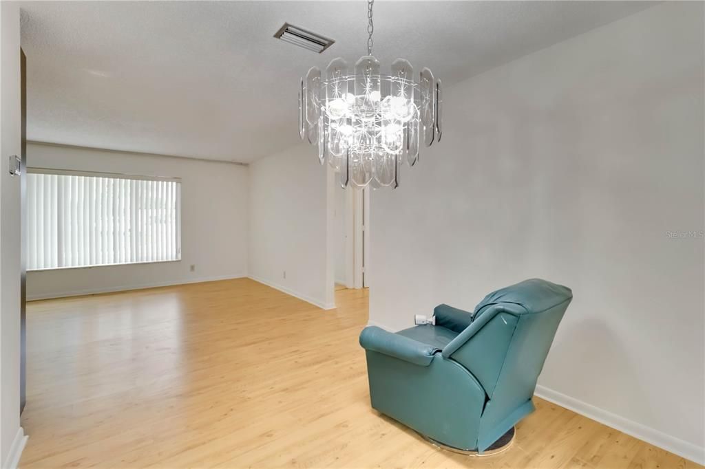 待售: $410,000 (2 贝兹, 2 浴室, 1587 平方英尺)