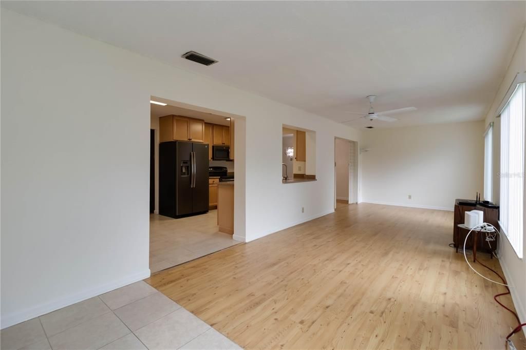 待售: $410,000 (2 贝兹, 2 浴室, 1587 平方英尺)