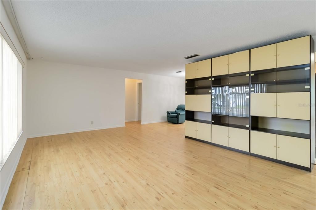 待售: $410,000 (2 贝兹, 2 浴室, 1587 平方英尺)