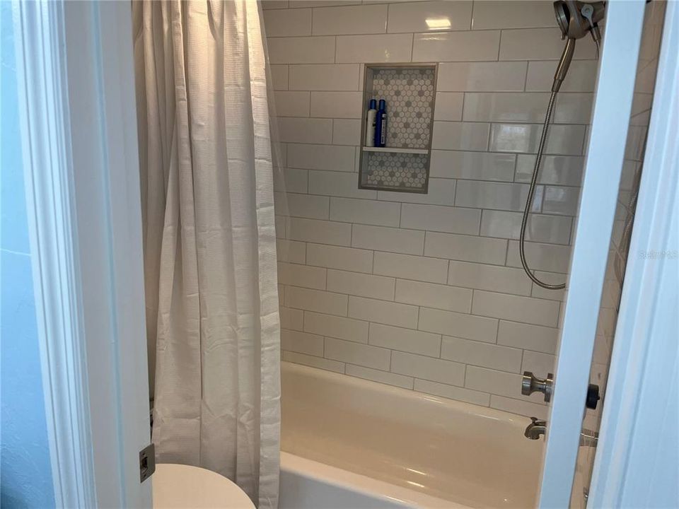 For Rent: $3,100 (2 beds, 2 baths, 940 Square Feet)