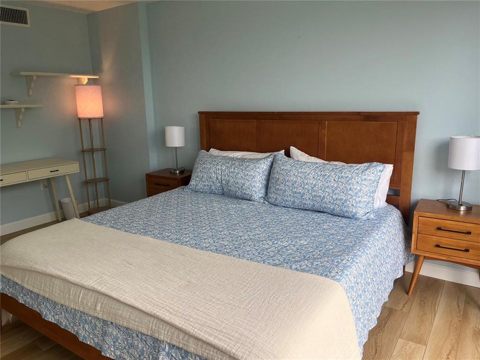 For Rent: $3,100 (2 beds, 2 baths, 940 Square Feet)