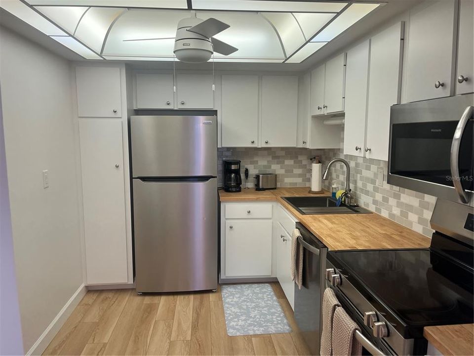 For Rent: $3,100 (2 beds, 2 baths, 940 Square Feet)