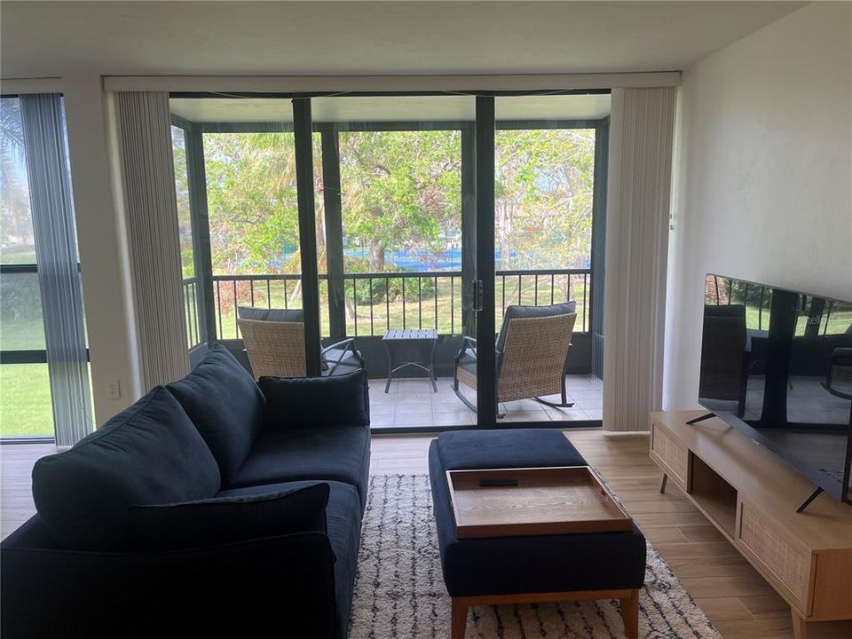 For Rent: $3,100 (2 beds, 2 baths, 940 Square Feet)