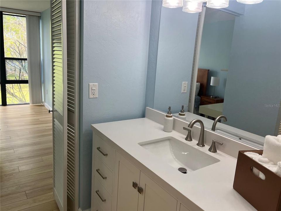 For Rent: $3,100 (2 beds, 2 baths, 940 Square Feet)