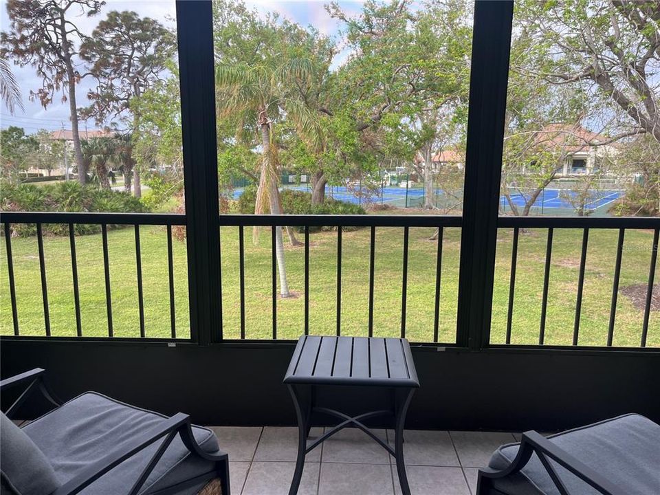 For Rent: $3,100 (2 beds, 2 baths, 940 Square Feet)