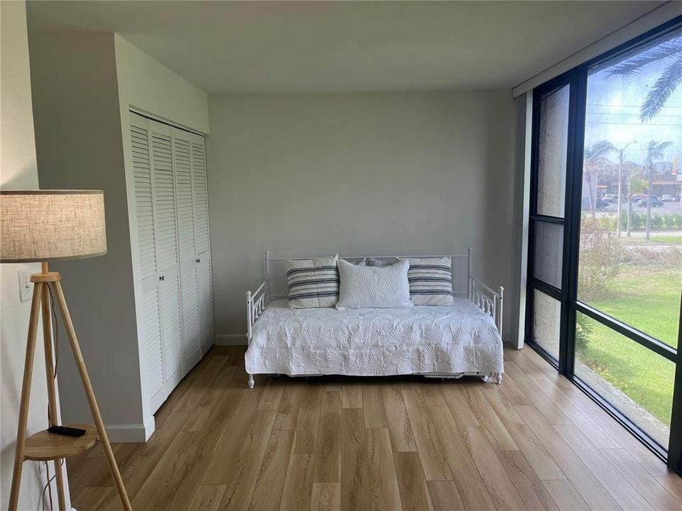 For Rent: $3,100 (2 beds, 2 baths, 940 Square Feet)