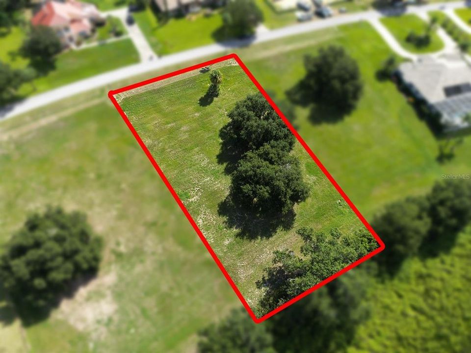 На продажу: $300,000 (0.74 acres)