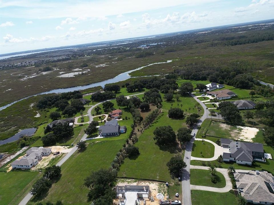 На продажу: $300,000 (0.74 acres)