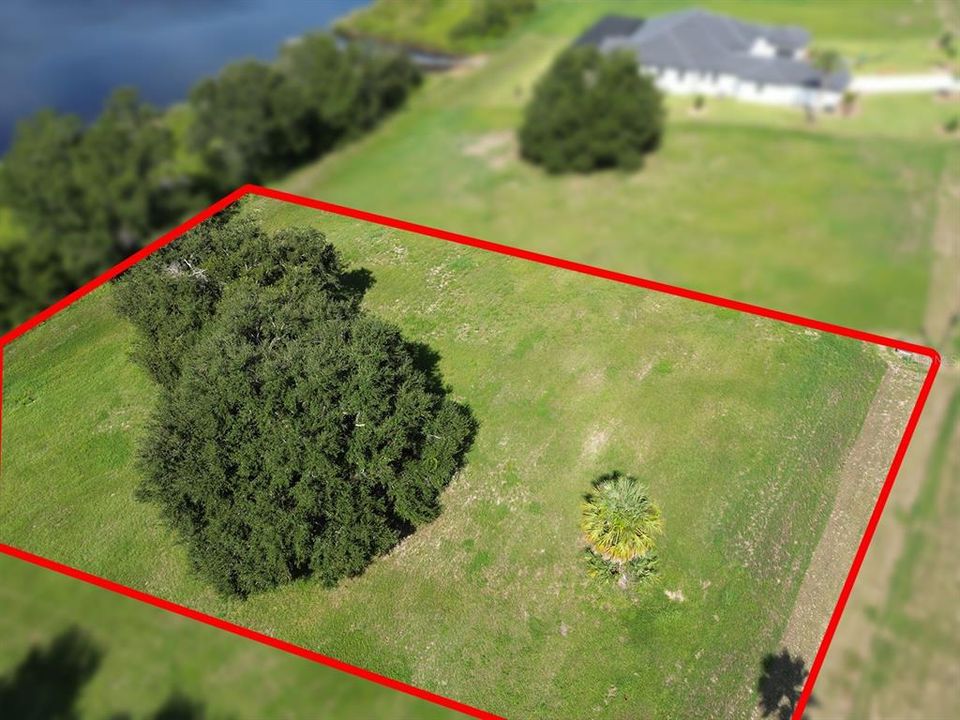 На продажу: $300,000 (0.74 acres)