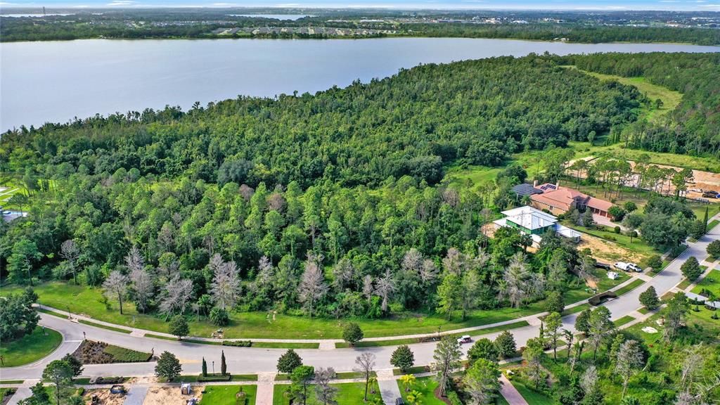 Activo con contrato: $595,000 (1.65 acres)